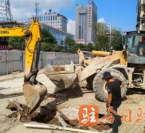 大鸡吧日骚批高温下的坚守｜道路建设者用汗水铺就畅通路